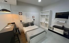 Suíte 201 com ar condicionado, frigobar, tv, banheiro privativo