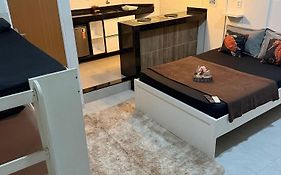 Suíte 201 com ar condicionado, frigobar, tv, banheiro privativo